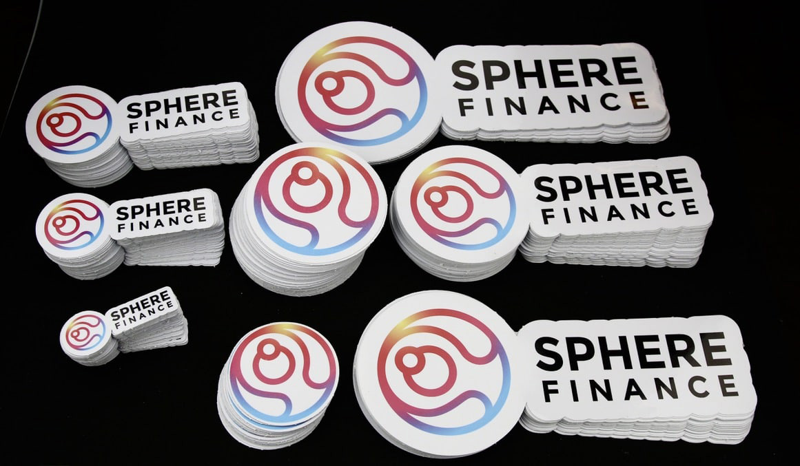 Flera olika typer av klistermärken med anpassad design och form.